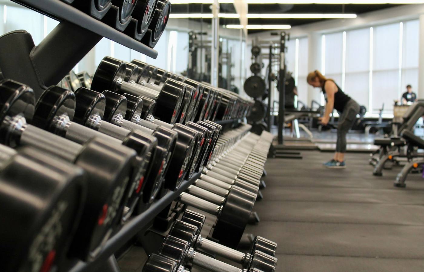 Moderní fitness centrum s moderním vybavením